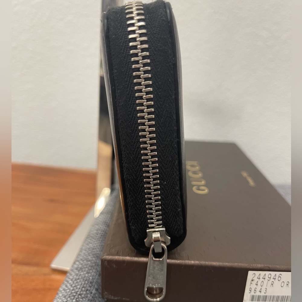 18. Gucci Black Blade Zip Around Wallet - Picture 11 of 12